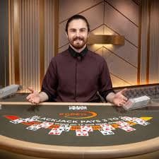 Antarmuka aplikasi mobile maupoker menampilkan daftar permainan slot dan opsi navigasi